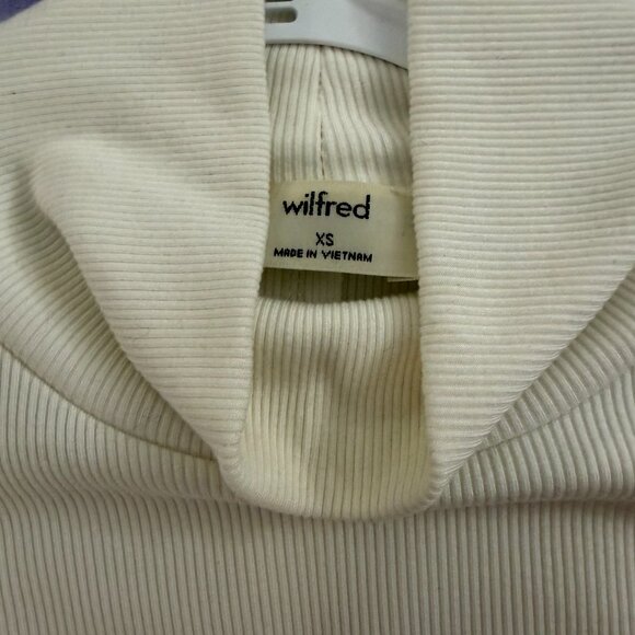 Aritzia Wilfred Moon Turtleneck Longsleeve Top in White - Picture 4 of 8